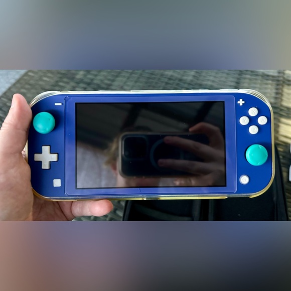 Nintendo Switch Lite - Picture 4 of 9